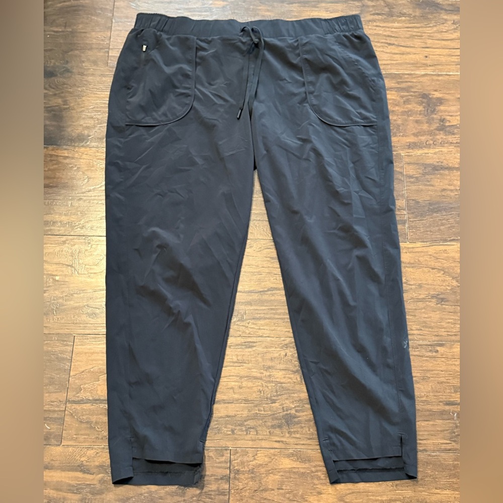 Athletic pants
